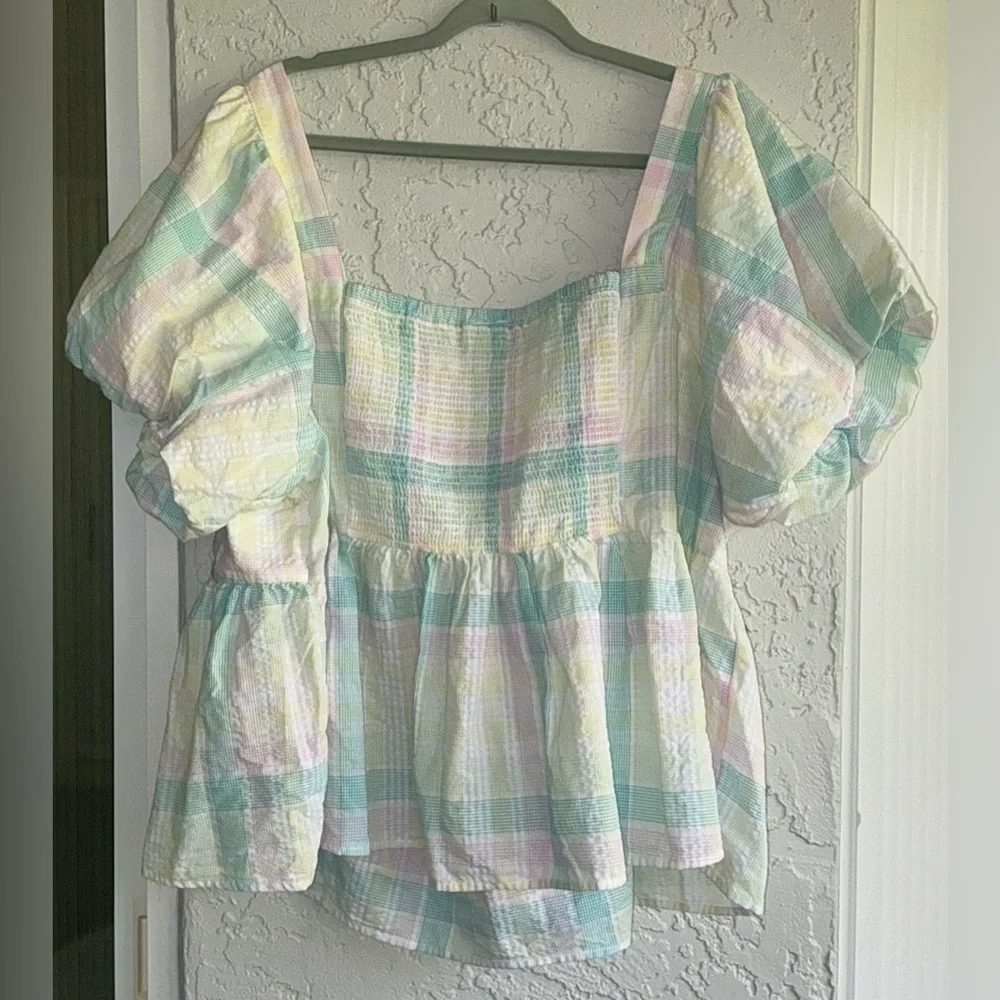 Old Navy Cropped Puckered Plaid Blouse with Puff Sleeves (NWOT)